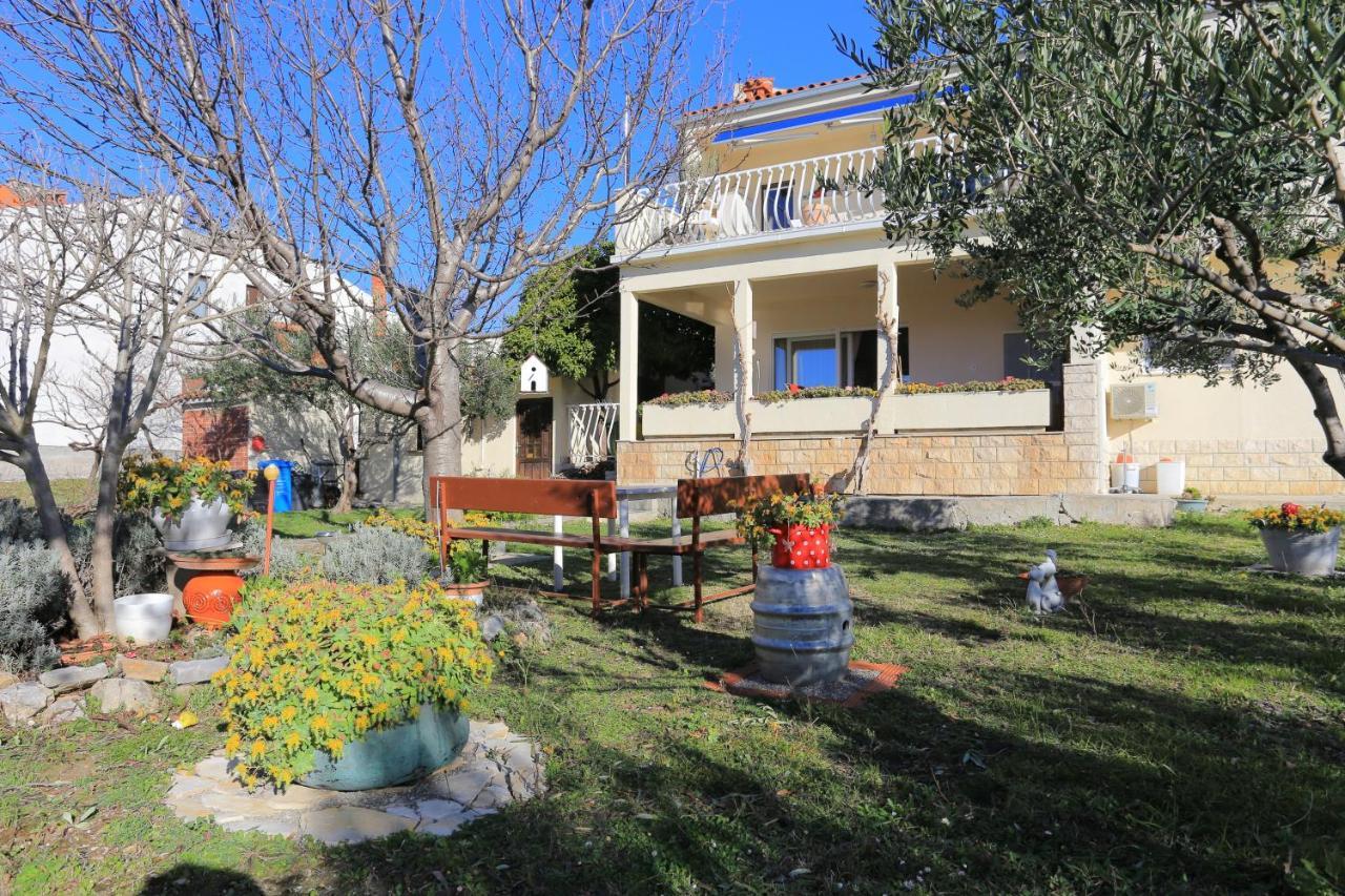 Apartments With A Parking Space Kastel Gomilica, Kastela - 19248 Luaran gambar