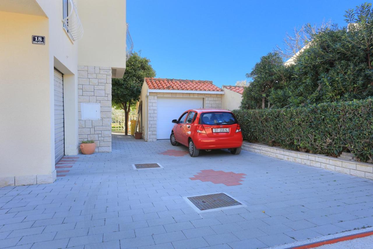 Apartments With A Parking Space Kastel Gomilica, Kastela - 19248 Luaran gambar